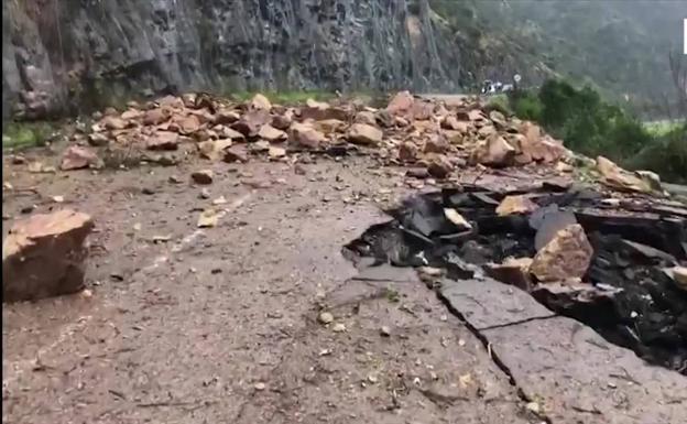 Vídeo | El argayo que provocó un accidente mortal en Tineo